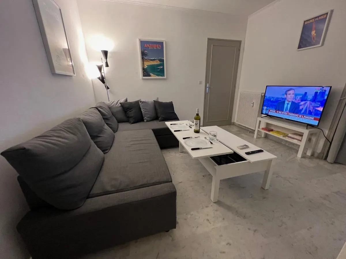 Seafront - Beautiful Flat With Aircon And Comfortable Loggia Vallauris France