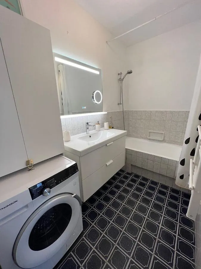 Seafront - Beautiful Flat With Aircon And Comfortable Loggia Vallauris Apartment