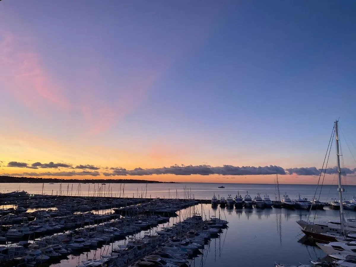 Apartment Seafront - Beautiful Flat With Aircon And Comfortable Loggia Vallauris