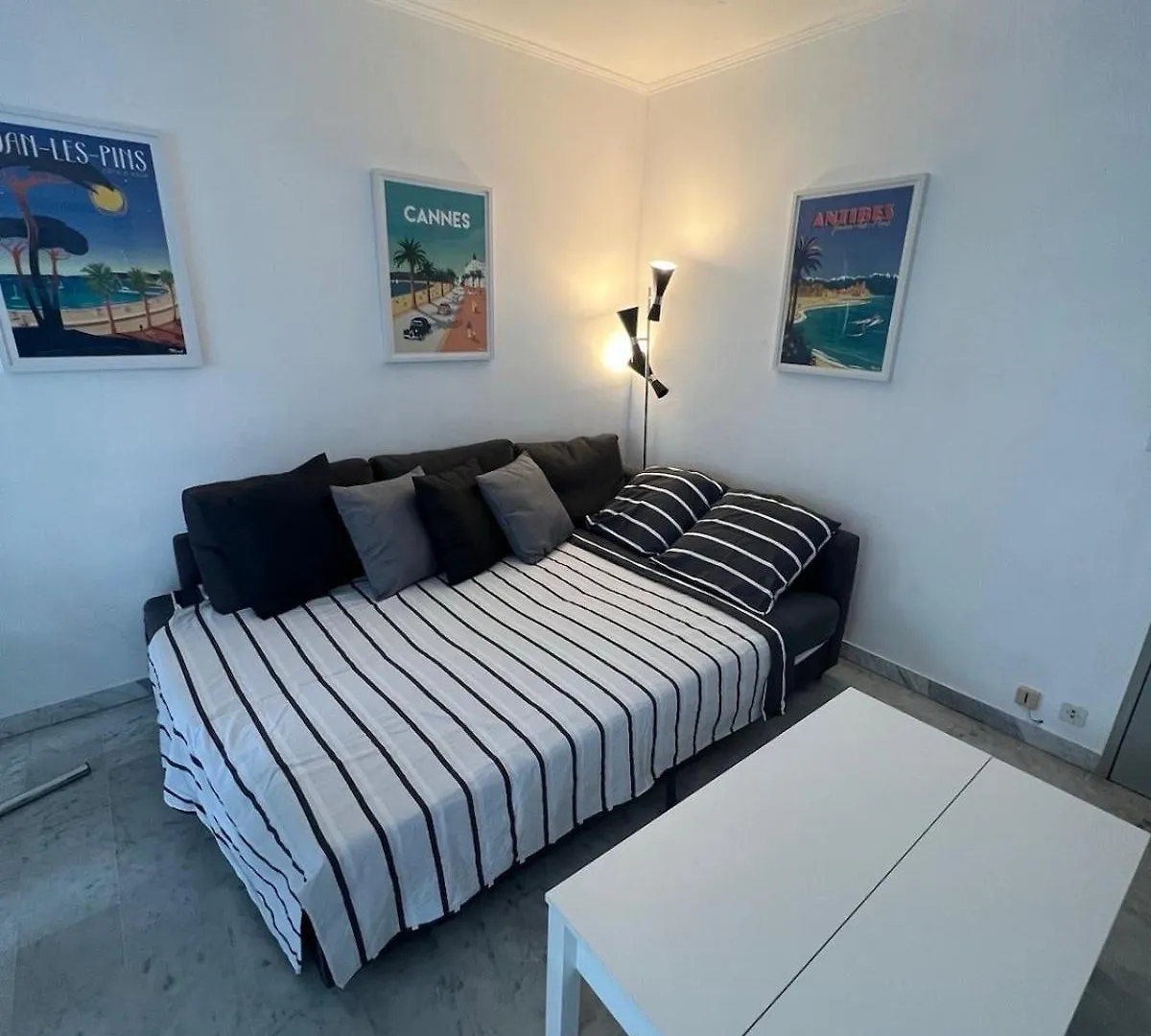 Seafront - Beautiful Flat With Aircon And Comfortable Loggia Vallauris