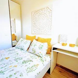  Homestay Private In Renovated - Tram 1 Min Walk